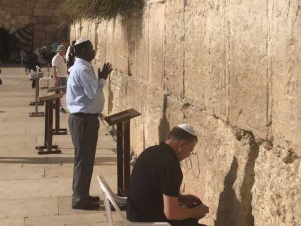 Photos of Raila praying in Israel emerge, internet blows up
